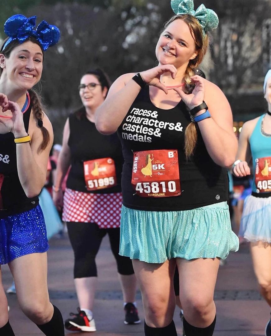 raw_threads's tweet photo. Races & characters & castles & medals. These are a few of our favorite things! π€© Thanks to @sweet._.karoline for sharing this great race photo! π #RawThreads #RawThreadsClub #RunEveryDay #HalfMarathon #Marathon #MarathonTraining #5k #10k #motivation #nevergiveup #youcandoit https://t.co/P0kEIo6Ffb