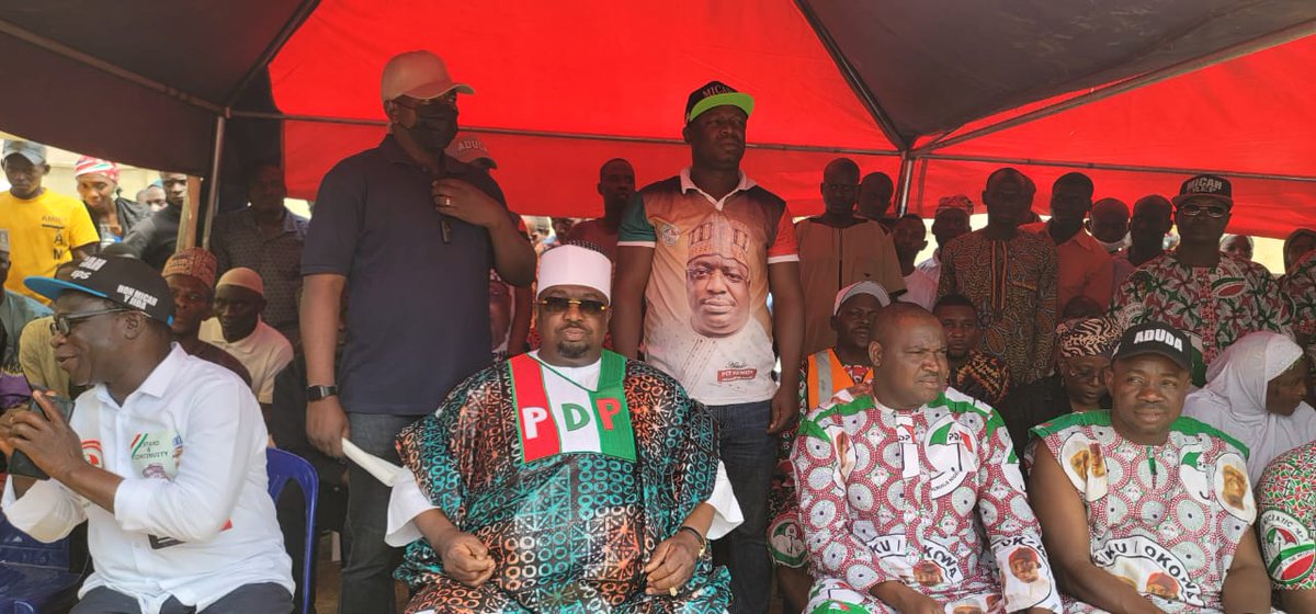 SenatorAduda's tweet photo. Thank you #Karshi & #OROZO #WARD, AMAC AREA COUNCIL
#RecoverNigeria
#AtikuOkowa2023
#YesAduda2023 https://t.co/dcvA6yQMDL