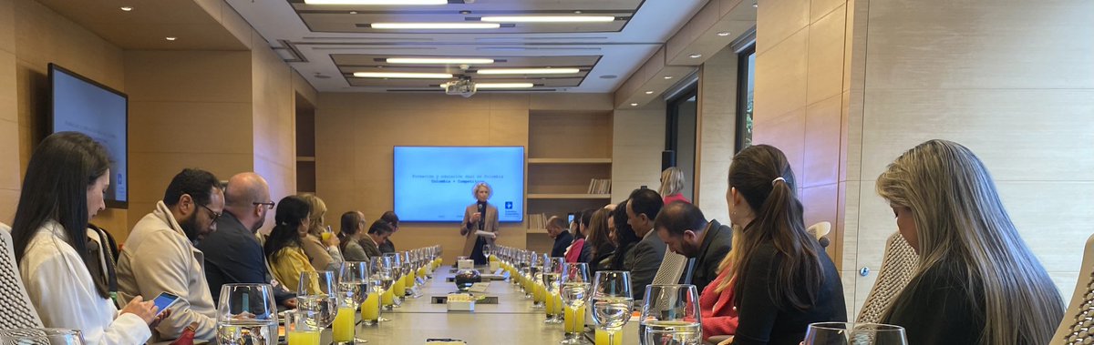 Colombia Más Competitiva (@colombiamascom1) on Twitter photo La Embajadora (E) <a href="/ChrisBuesser/">Christine Büsser Mauron</a> en el lanzamiento del proyecto de #FormaciónYEducaciónDual abrió la sesión mencionando que “El éxito del modelo dual se debe al rol del sector privado, a la demanda de las empresas, esto mejora la empleabilidad, la economía y la educación del país” La Embajadora (E) <a href="/ChrisBuesser/">Christine Büsser Mauron</a> en el lanzamiento del proyecto de #FormaciónYEducaciónDual abrió la sesión mencionando que “El éxito del modelo dual se debe al rol del sector privado, a la demanda de las empresas, esto mejora la empleabilidad, la economía y la educación del país”