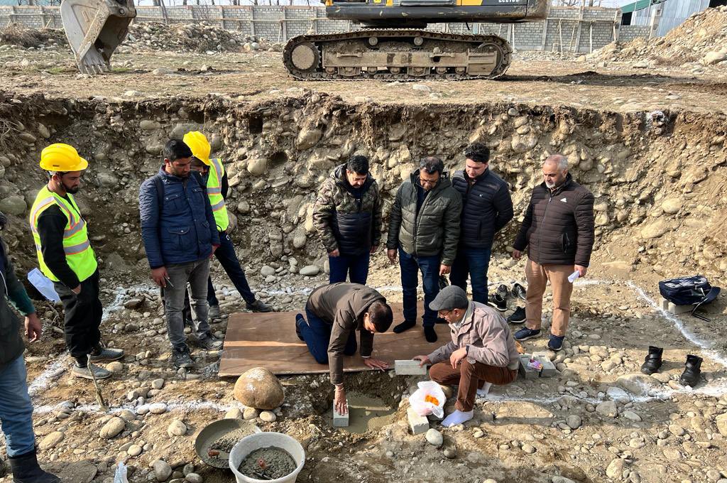 sajjanjindal's tweet image. Proud to announce that we have laid the foundation stone for our New Steel Procesisng unit in #Pulwama - the heart of #Kashmir !
Contributing to the growth of the beautiful state of #JammuKashmir  

@TheJSWGroup @PMOIndia @manojsinha_ @AmitShah