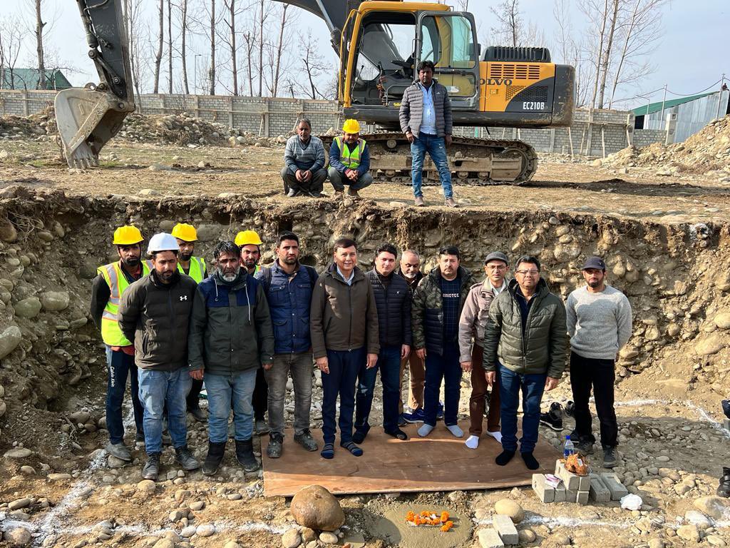 sajjanjindal's tweet image. Proud to announce that we have laid the foundation stone for our New Steel Procesisng unit in #Pulwama - the heart of #Kashmir !
Contributing to the growth of the beautiful state of #JammuKashmir  

@TheJSWGroup @PMOIndia @manojsinha_ @AmitShah