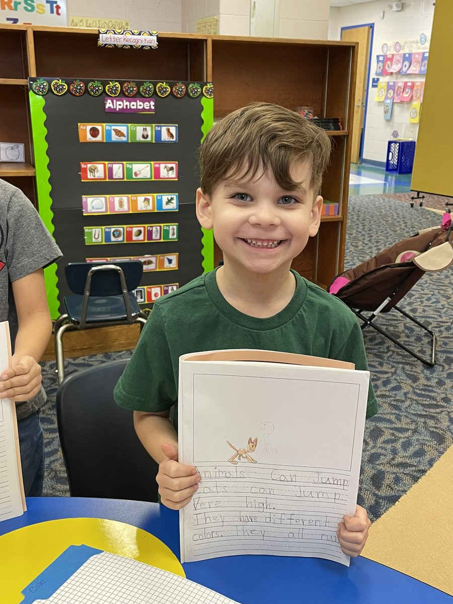 MrsGibbs210's tweet image. We are so proud of our writing! We responded to our story and did a great job 👏 ! #wearelearning #wecanread @25Lafayette