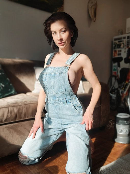 Wanna see what I'm wearing underneath? 😈 https://t.co/lT3DlRLUj5 https://t.co/78HgXEI6oI<a href="/tag/retweet"class="tags"><span>#retweet</span></a>