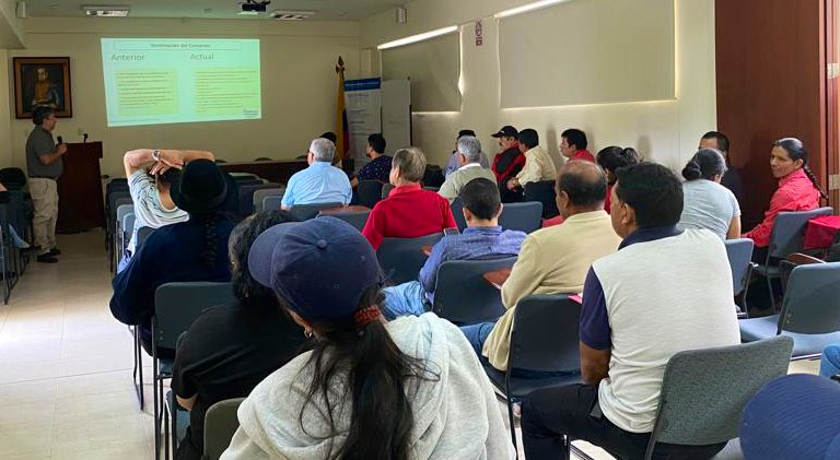 MAATE_Zonal10's tweet photo. Equipo técnico del proyecto de @SocioBosque_Ec II brindó un taller sobre la nueva normativa para la conservación de los bosques y los requisitos para las postulaciones al proyecto. Se contó con la participaron de los socios individuales y colectivos de #ZamoraChinchipe. https://t.co/W73LWb2qlM