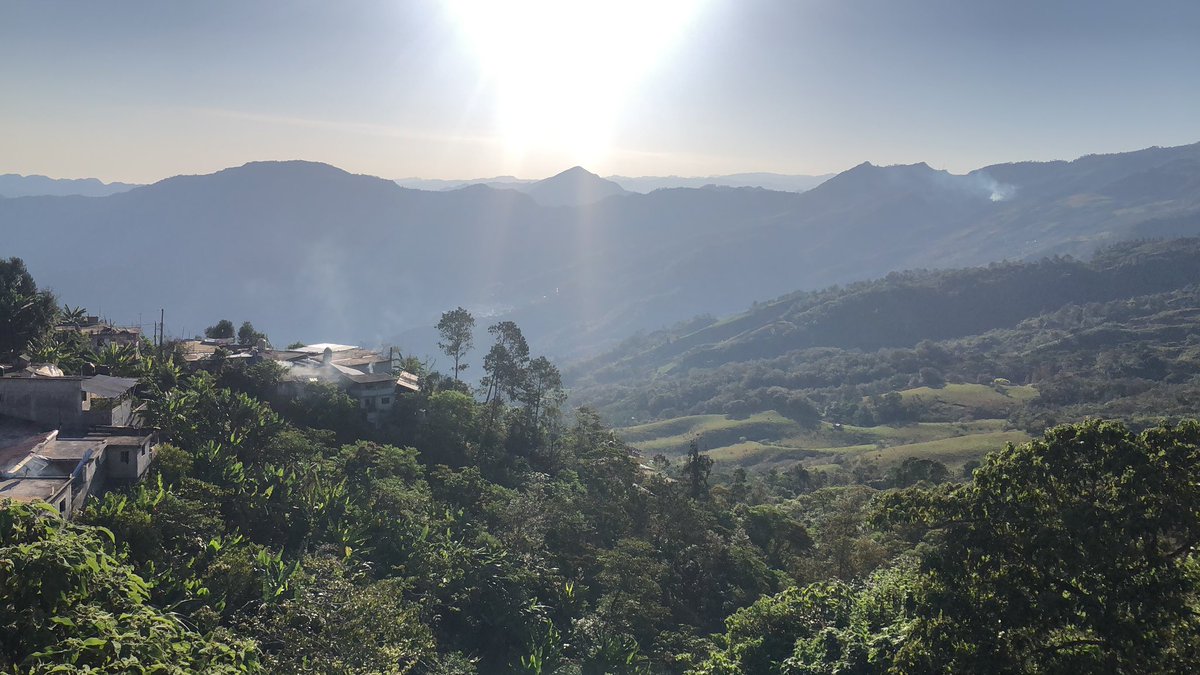 adripenunuri's tweet photo. La educación también tiene paisajes muy padres #Amixtlan #Corde19 #AdrianaMartinez https://t.co/L1YhAKgXTS
