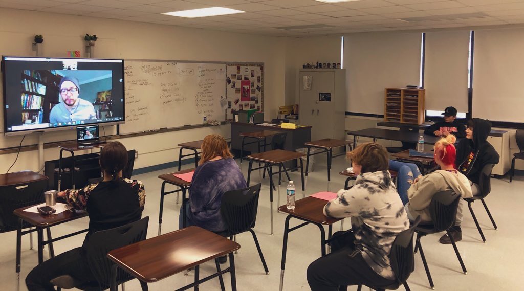 HolleyAltSchool's tweet photo. Mrs. Bless and Mr. Fabry collaborated to bring author and illustrator, Dave Chisholm, into the 🅰️! He talked about the creative process of writing and illustrating his graphic novels. He answered questions from our 🅰️ students and left them with advice on how to begin their own! https://t.co/eLSOcM7cdh