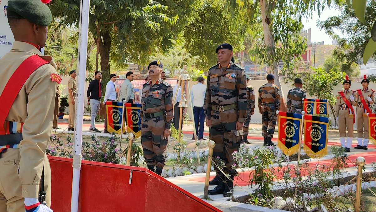 Ramkumar_AryaN's tweet photo. आज @25mpbnnccchhatr  का @NccDteMPCG द्वारा निरीक्षण किया गया जिसमें ADG  Sir and Sagaur Group se Brigadier Ashok Manocha sir उपस्थित रहे तथा @HQ_DG_NCC के मार्गदर्शन के बढ़ने की प्रेरणा प्रदान की, साथ ही कैडेट्स को सम्मानित कर उनका उत्साह वर्धन क���या।
@GovernorMP @JansamparkMP https://t.co/v72jlwoHob