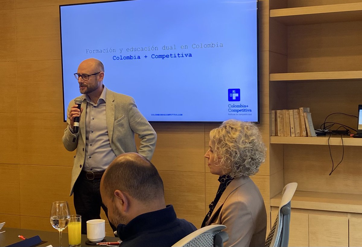 Colombia Más Competitiva (@colombiamascom1) on Twitter photo En el lanzamiento del proyecto de #FormaciónYEducaciónDual, Philippe Schneuwly CEO de <a href="/Swisscontact/">Swisscontact</a> reafirmó el mensaje de <a href="/SuizaColombia/">Embajada de Suiza en Colombia</a> mencionando que este modelo solo es sostenible si se plantea desde la demanda de capacidades humanas. En el lanzamiento del proyecto de #FormaciónYEducaciónDual, Philippe Schneuwly CEO de <a href="/Swisscontact/">Swisscontact</a> reafirmó el mensaje de <a href="/SuizaColombia/">Embajada de Suiza en Colombia</a> mencionando que este modelo solo es sostenible si se plantea desde la demanda de capacidades humanas.