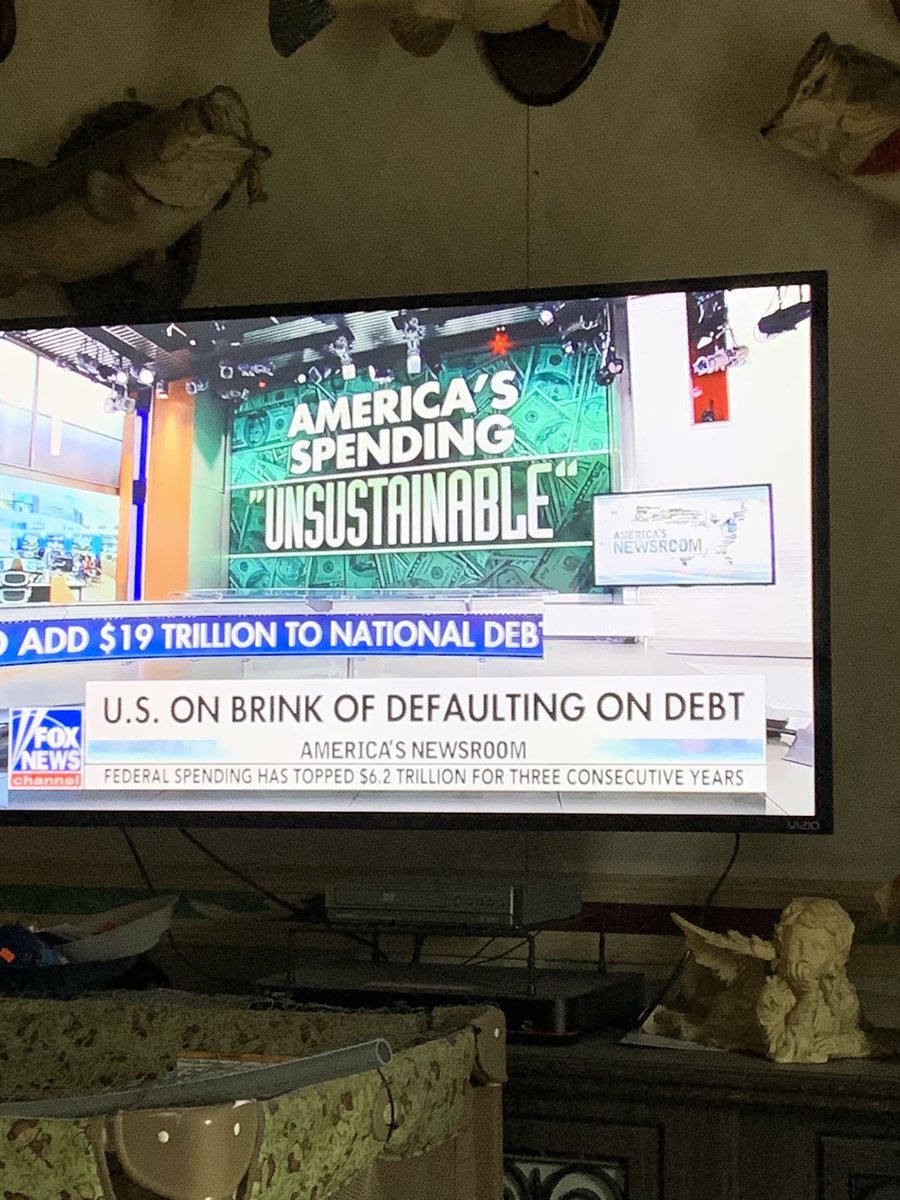 lpnjune0's tweet photo. Biden &amp; all the Senators/Congressmen Should NOT GET PAID 4 a year. Their pay alone would help stabilize some of the country’s DEBT, All of them are Millionaires. https://t.co/sITmjbNJMp