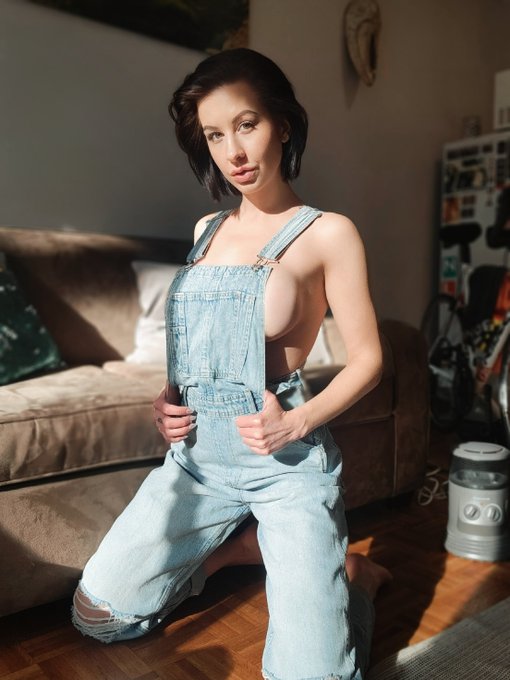 Wanna see what I'm wearing underneath? 😈 https://t.co/lT3DlRLUj5 https://t.co/78HgXEI6oI<a href="/tag/retweet"class="tags"><span>#retweet</span></a>