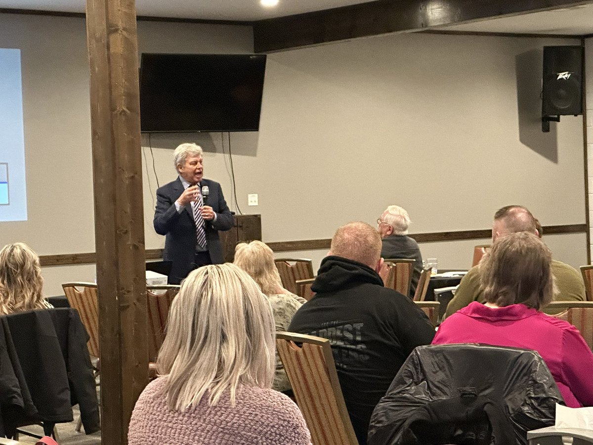 JennLairdKS's tweet photo. Loving this inspiring morning in @ecomm_ks Anderson County! @Jon_Schallert is outstanding! Sharing his Destination Strategies with a packed house of Eastern Region ESO partners and business owners.
#DestinationBusiness Amazing to be here with my team @bhenry_ks @JanetMillerKS https://t.co/rDIrlJtioT