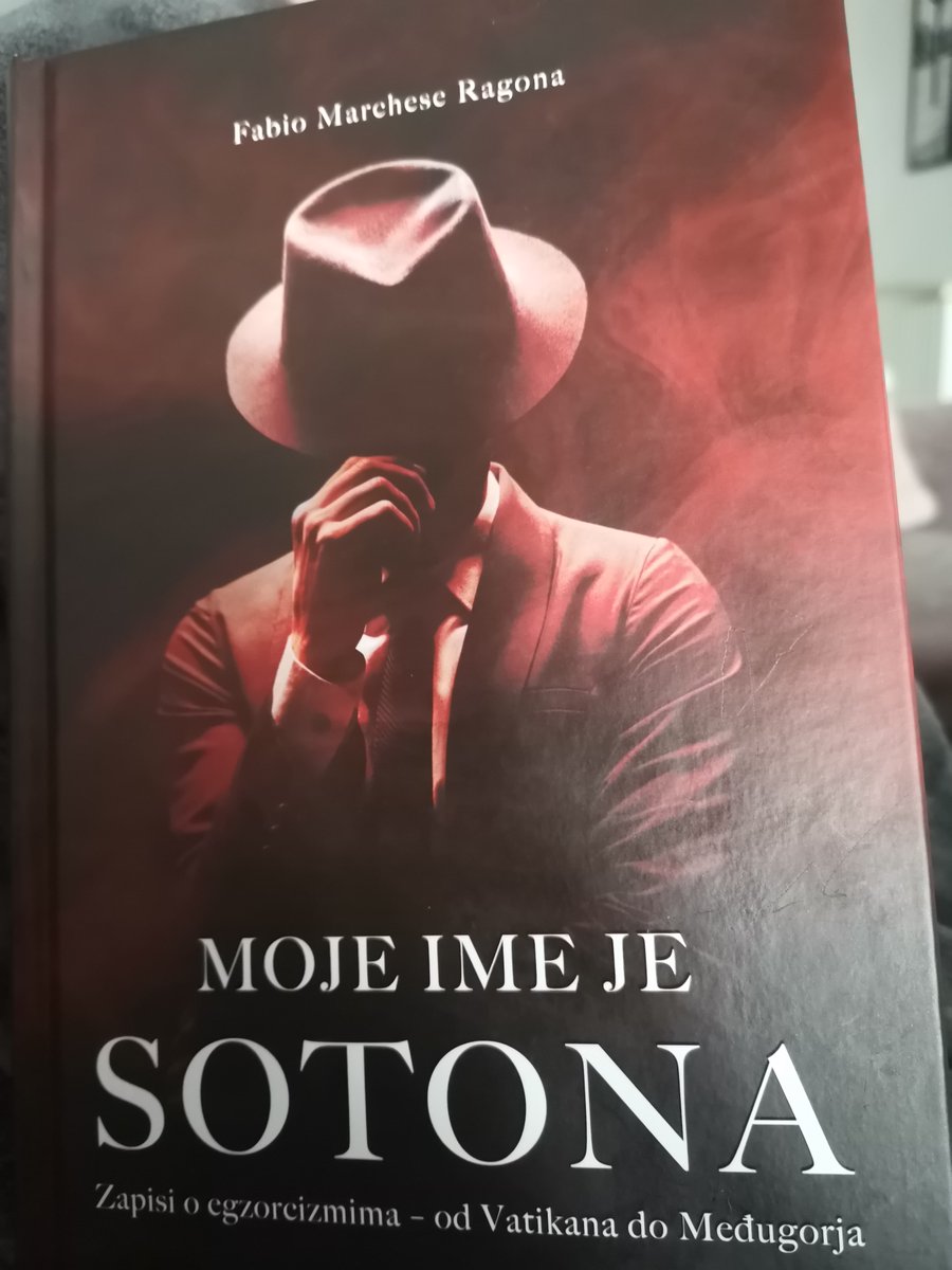 sandra_juri2's tweet photo. Preporučam svakom kršćaninu, vjerniku i imalo razumnom stvorenju, da pročita ovu izuzetnu knjigu, valja upoznati neprijatelja i suočit se s realnošću, a ne živit u oblacima. https://t.co/xaFh4QY2qY