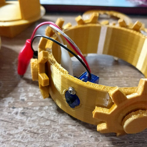 digikey's tweet image. How to make your own Steampunk Display Case!  

Step-by-Step ➡️ dky.bz/3I0ePxt

📸: @Odd_Jayy  

#circuitplayground #adafruit