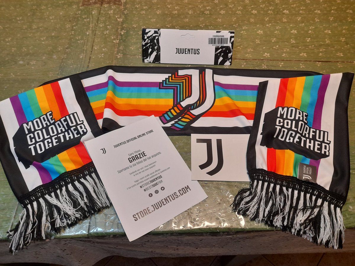 ManuelaFalaschi's tweet photo. #BESTJUVEFAN
Vi consiglio di acquistare questa sciarpa da #STOREJUVENTUS
È STUPENDA❤❤❤❤🤍🖤 https://t.co/y3Yx9Kgihg
