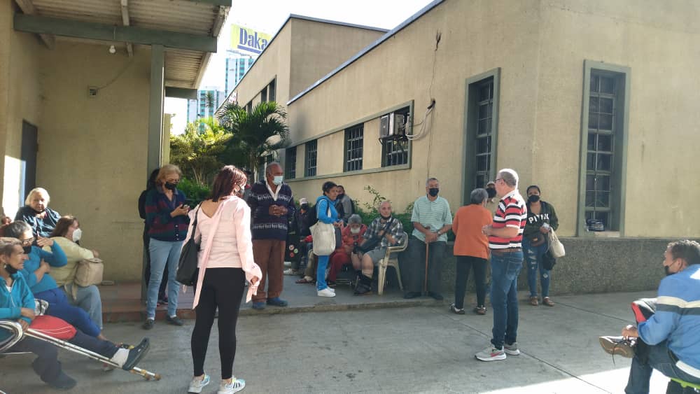 Prestando servicio de curas de las úlceras del pié diabético en la Clínica Popular El Valle y el CDI Sierra Maestra, Distrito Capital. Contribuyendo con las charlas educativas a pacientes y familiares. 

💖#CubaPorLaVida 💖#MejorEsPosible 🇨🇺