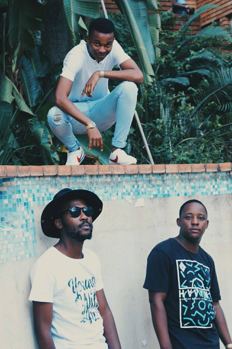 Slabsta's tweet photo. The only people who look younger here is @Kabelo_dotnet &amp; @mag1five 😅. This photo was taken in 2018 and looking at it now makes me proud because I have been pushing with these gents for years now and we still at it. 💛💪🏾#CreativeUnion #Throwback https://t.co/m2fUZByRuX