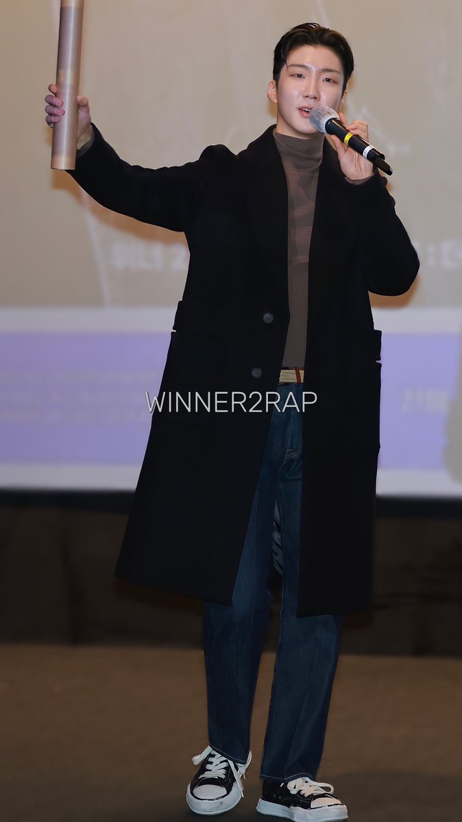 winner2rap's tweet photo. 230128 CGV 무대인사 HQ 

THE CIRCLE: THE MOVIE Stage Greeting   @official_hoony_ 

#WINNER #위너 #YG #이승훈 #HOONY #HOONY_KBSHeizeVolume #승훈 
#LEESEUNGHOON #Arudaum #HKIC #Winner2rap #위너첫영화 #위너더무비 #위너2022콘서트더서클더무비_무대인사 #CGV https://t.co/K2gg6hMYSU