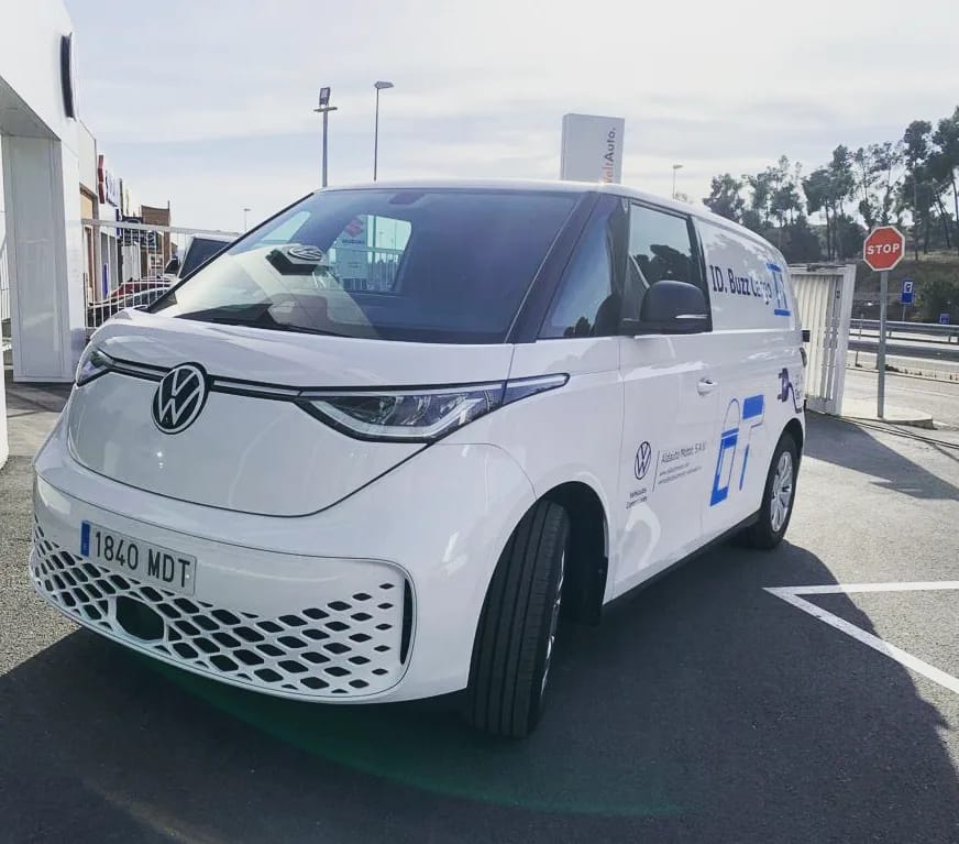 VW_AldautoMotor's tweet photo. ¡Nos alegra anunciaros que ya tenemos el eléctrico #ID.Buzz Cargo en nuestras instalaciones listo para que solicitéis una prueba de conducción!
También están disponibles los modelos Caddy Cargo y Transporter Furgón.

Solicita prueba https://t.co/28bP0ABaA5
#vwcaddy #vwtransporter https://t.co/nfCjqH1dAO