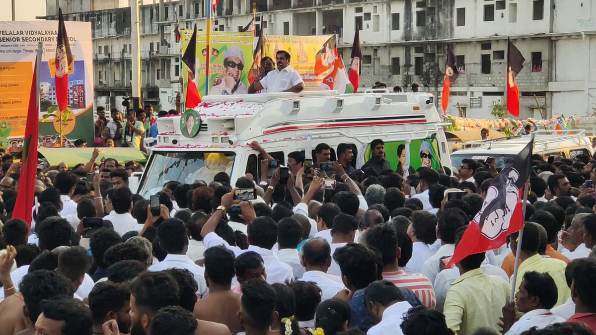 PoobalanNataraj's tweet photo. கழக இடைக்கால பொதுச் செயலாளர் #எடப்பாடியார் ஈரோடு (கி) தேர்தல் இரண்டாம் நாள் சூறாவளி பிரசாரம்
#எடப்பாடியார் #AIADMK #GeneralSecretary #EPS #EPS_SQUAD #EPS_4_EVER #EPSARMY @EPSTamilNadu @AiadmkTrends @AIADMKITWINGOFL @DrVpb @Srinivasanoffl @NewsJTamil https://t.co/BcpLlUo5w9
