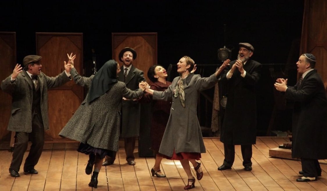 Indecente (@indecente_mx) on Twitter photo 🎭 #Indecente llega a #Guadalajara, presentándose con 4 únicas funciones en la Sala 2 del <a href="/ConjSantander/">Conjunto Santander</a>
Contando la historia de la controvertida obra “The God Of Vengeance” de #SholemAsch y los apasionados artistas que arriesgaron todo…
🎟️ bit.ly/3IULK8W
🧵 🎭 #Indecente llega a #Guadalajara, presentándose con 4 únicas funciones en la Sala 2 del <a href="/ConjSantander/">Conjunto Santander</a>
Contando la historia de la controvertida obra “The God Of Vengeance” de #SholemAsch y los apasionados artistas que arriesgaron todo…
🎟️ bit.ly/3IULK8W
🧵