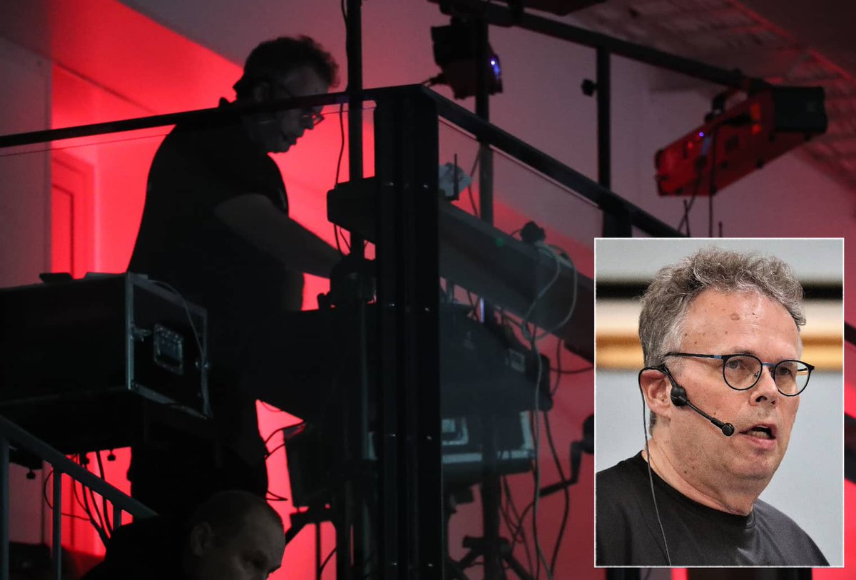 Seremoniamestari Porrasoja tietää mistä yleisö tykkää.
jalkipeli.net/seremoniamesta…
alkipeli.net/varoitus-raisi… #Loimu #1sarja #tutovolley #maajoukkue