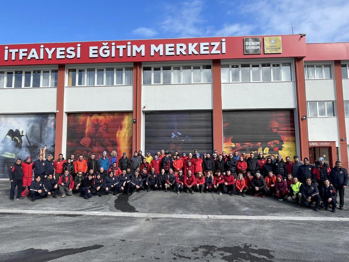 Cevdet42's tweet photo. #BosnaHersek itfaiye Arama kurtarma ekibi Hatay dan dönüş yaparken #Kitem Konya itfaiye eğitim merkezimizi ziyaret etmiştir.Yaptıkları çalışmalar için teşekkür ederim. https://t.co/lXQIBNF6JR