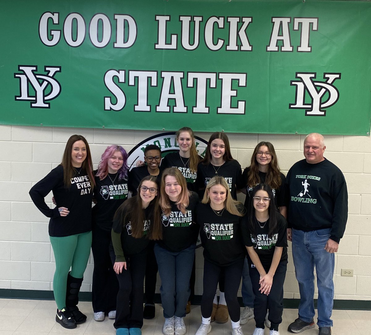 YorkAthletics's tweet photo. Girls’ Bowling
State Send Off
Goodluck this weekend at STATE!!
@YorkD205 https://t.co/QA3UC8MuUu