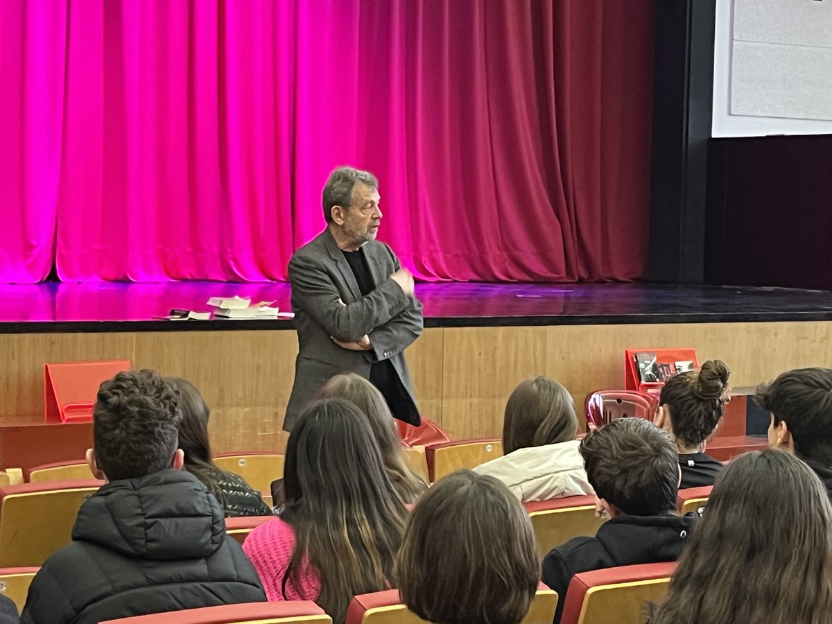 Lycée Français de Barcelone tweet media