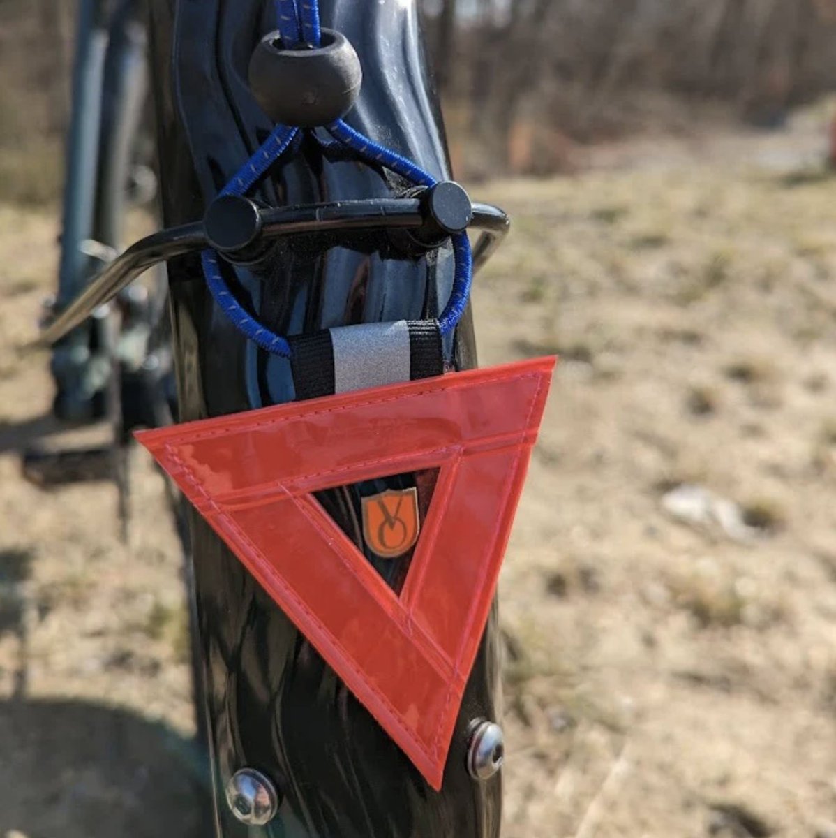 New Essential Accessories - Bivo Water Bottles and Visto Safety Triangles!

velo-orange.com/blogs/favorite…