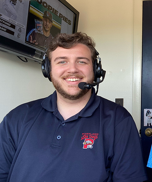 MPMorningSun's tweet photo. Alumnus earns first professional lead broadcaster job https://t.co/w9djjSKiUI https://t.co/1iTCQ0lngM