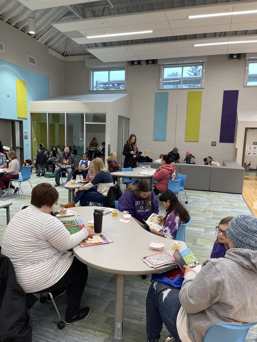 Breakfast and Books this morning with our 2nd and 3rd grade families! What a fun way to help celebrate ‘I Love to Read’ month 📚 #goodhueschool #proudtobeawildcat