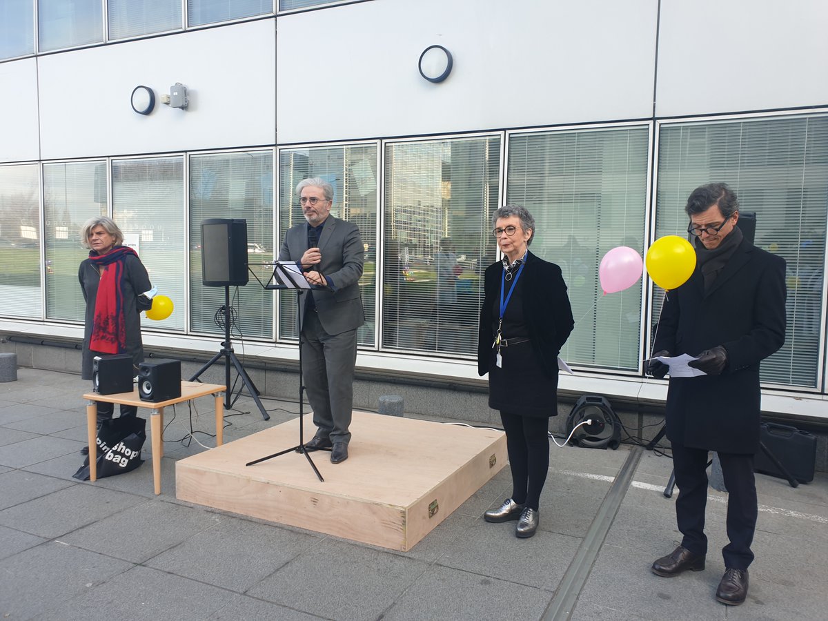 HopitalPompidou's tweet photo. Emouvante cérémonie de dénomination de l'aire de poser des hélicoptères @HopitalPompidou @APHP en hommage à la Professeure Sophie Hamada @Anesth_Rea_HEGP https://t.co/WWmxMPwicX