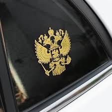 15/24 Sie dekorieren ihr Auto mit russischen Insignien oder machen ihre 'Zugehörigkeit' mit den 777 im Kennzeichen deutlich. Diese Menschen bezeichnen sie, je nach Situation mal als Deutsche, mal als Russen.