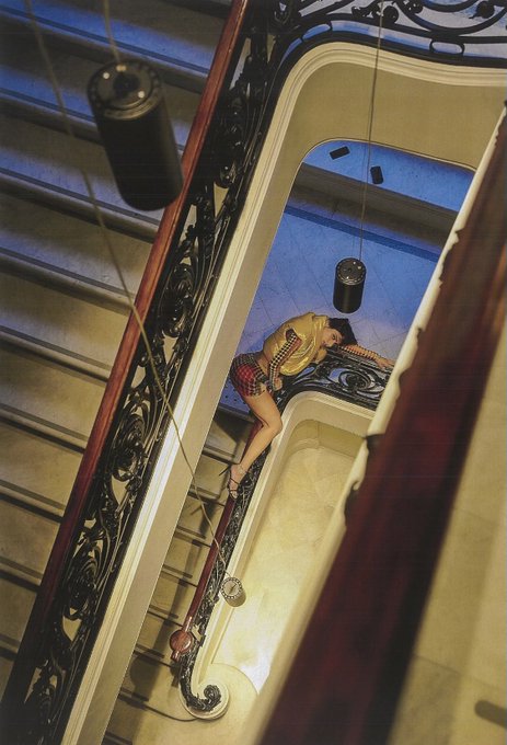 Watch Mia K.'s leaked NSFW photo on TwXstars