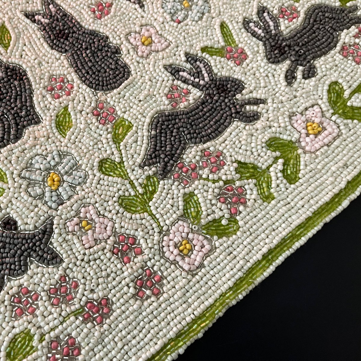 Enliven_store's tweet photo. 🐕 Big deals! Handmade bead table runner, Easter egg and bunny beaded runner, 13x36inch only at $74.40 on https://t.co/15X2SAeCMI Hurry. #HomeDecor #DiningTableRunner https://t.co/nwRkKtu5jX