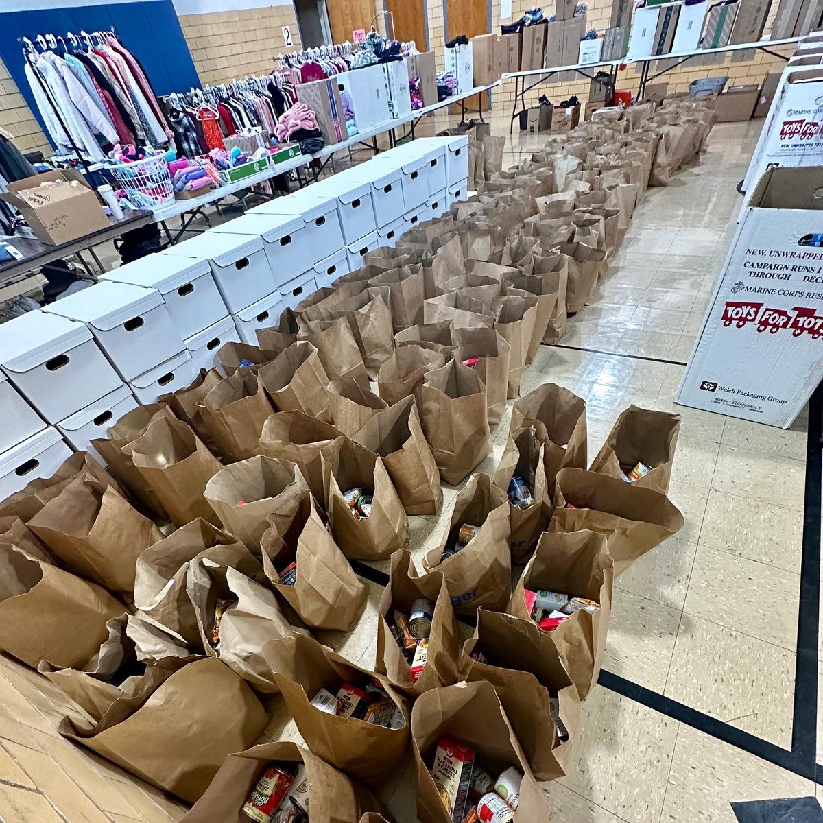 mb_benefits's tweet photo. MB Multimedia Specialist, Malisa volunteered for #MBGivesBack in December at the Portsmouth Salvation Army Christmas Toy Shop. In 2022, they gave away nearly $8,000 in food gift cards, 229 food baskets, over 1,300 toys and 1,500 pairs of shoes and clothing items. Incredible work! https://t.co/5PneImzSGu
