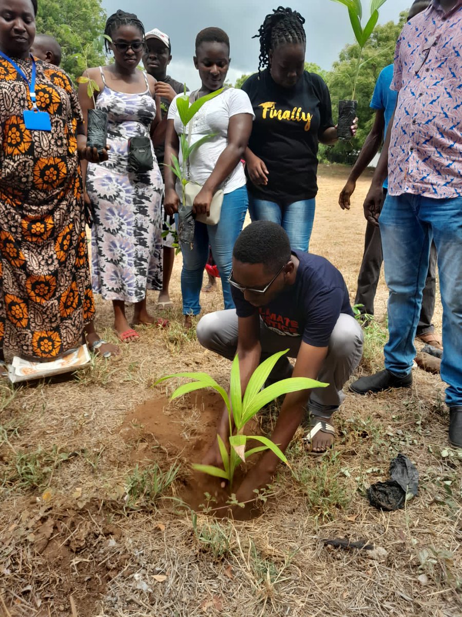 Manuh_Mmoja's tweet image. Want to live longer? Consider planting and growing a tree #Trees4Future #PACJA #KPCG23 @PACJA1 @kenya_climate @UNEP @KeForestService @kwskenya @WilliamsRuto @GideonMungaroM
