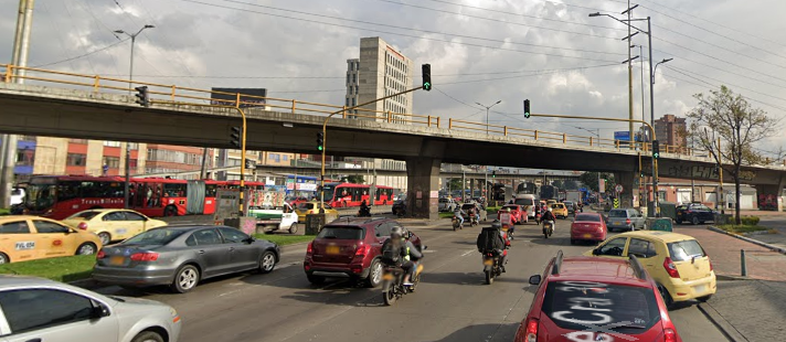 FrioTemplado's tweet photo. Mini 🧵 sobre un semáforo nacido  de una mega obra mal hecha y que genera trancón de tráfico particular y transmilenio. Un ejemplo de las consecuencias de la mala planificación, hablo del famoso semáforo de transmilenio de la carrera 30, poco después de la UNAL https://t.co/cCPkONP2ha