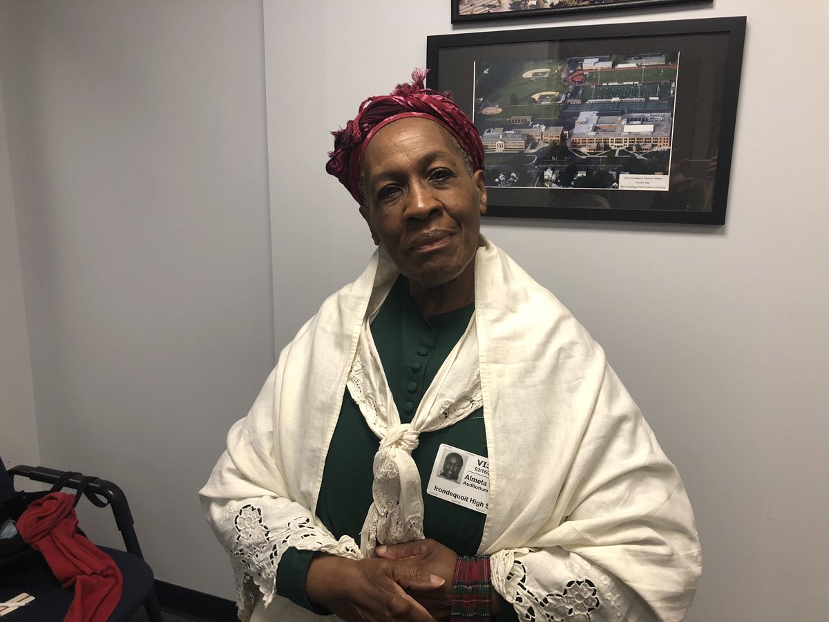 IHS is honored to host Almeta Whitis portraying Harriet Tubman during periods 4 and 5 today! Ms. Whitis will step out of character for the last few minutes to answer student questions @WestIrondequoit @IrondequoitHS