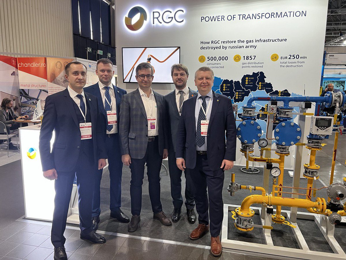 GasRegional's tweet photo. ⚡️ The second day in Warsaw, where the Rebuild Ukraine exhibition takes place, was devoted to fruitful negotiations with our European partners. RGC delegation visited the Italian stand. This country is a key and largest RGC partner. https://t.co/SsJtrQIQRR