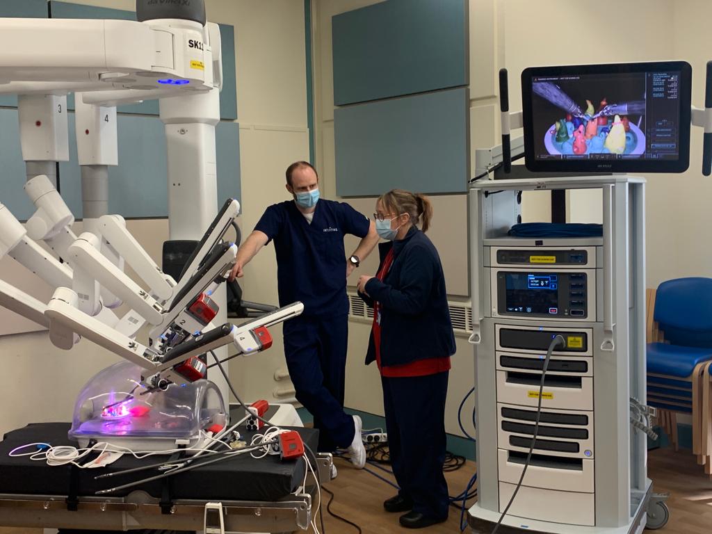 A £1.5 million donation by the Musgrove League of Friends means robotic surgery is coming to MPH for the first time ever! 🦾

The da Vinci XI will help our surgeons perform complex surgery in a less invasive way. Hear from the surgeons involved here: bit.ly/3Xxv3nz