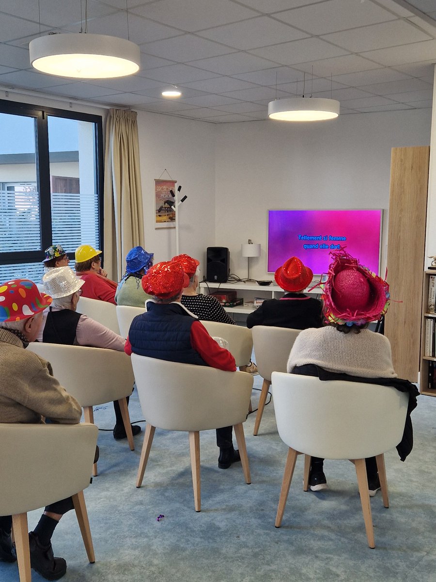 Après-midi karaoké sur Le Teich 😄 On a un beau soleil, on va essayer de ne pas faire venir la pluie 😂
<a href="/SenLeTeich/">Senioriales en ville du Teich</a> <a href="/bonnehumeur/">Victoria Ferrera</a> <a href="/karaoke/">Karaoke!</a>