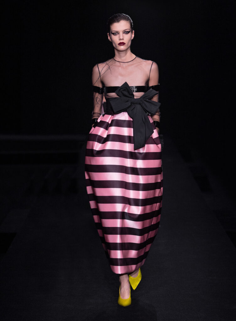 Zeitblatt_TV's tweet photo. FASHIONWEEK DE PARIS HAUTE COUTURE VALENTINO PRINTEMPS/ETE 2023 : Valentino Night Fever

https://t.co/Gw8WUFhVsh #valentino #valentinobag #valentinohautecouture  #hautecouture #hautecoutureweek #hautecoutureparis #hautecouturedress #hautecouturedesigner https://t.co/WxKmZdQQ8S