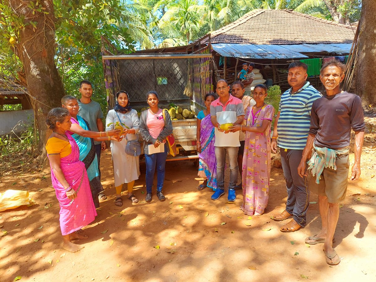 Goa403709India's tweet photo. #GoaStateBiodiversityBoard's processing centres with d help of #SristhalBMC procured raw fruits&vegetables from d farmers/women in #RuralAreas of Canacona,SG.All d best to #GSBB to #ConserveBiodiversity thru #LivelihoodInterventions!#Goa
#GoVan
#AatmaNirbharBharat
#SwayampurnaGoa https://t.co/mcTj4RPG49