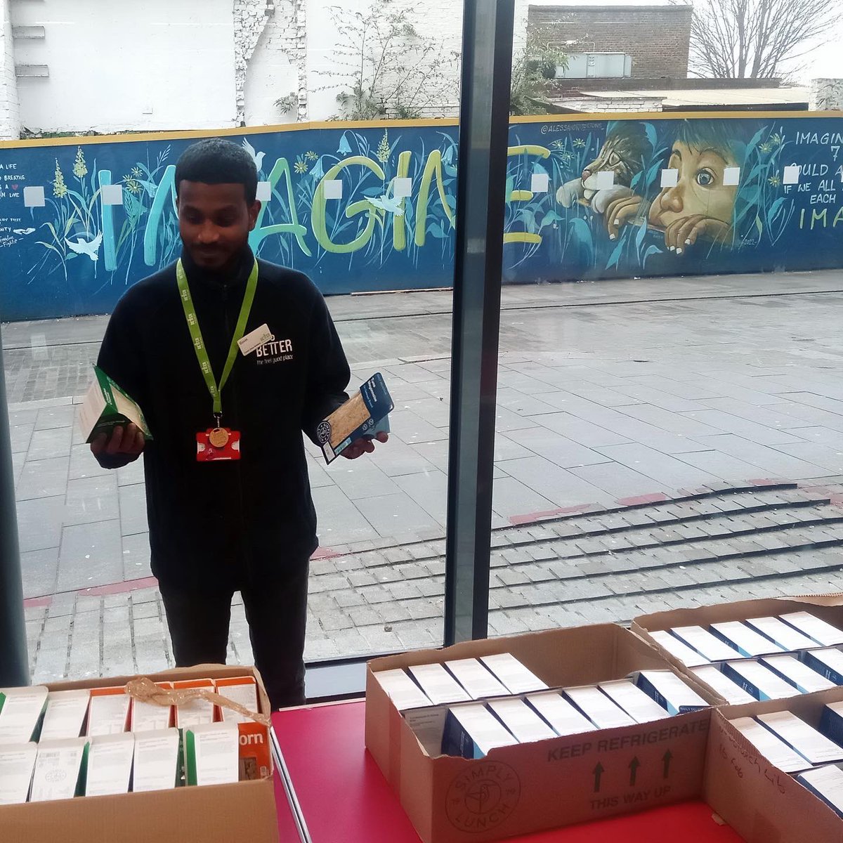 WoolwichLibrary's tweet photo. Free Holiday Meals for children today provided by @GLL_UK, @Royal_Greenwich & @GCDAUK at #WoolwichLibrary! Great nutritious food provided for all. π₯ͺ Dates + info for the holidays here: https://t.co/SwKSS7IgbU! π #ReadAndFeed @Better_UK #HealthyEating @greenwichlibs https://t.co/WEy1ZlDDFn