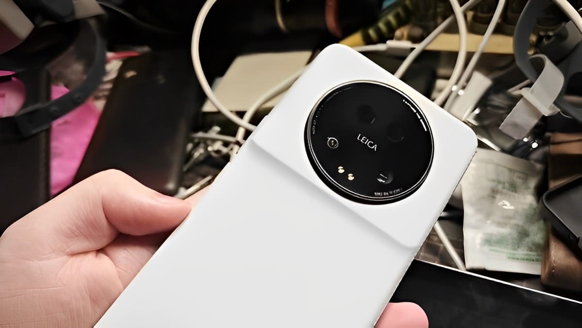 CeotechI's tweet image. Xiaomi 13 Ultra si mostra in un'immagine hands-on
#120Hz #200W #4500mAh #Amoled #Android13 #Cameraphone #Flagship #GadgetTech #MIUI14 #MobileNews #Notizie #SmartDevice #Snapdragon8Gen2 #TechNews #Tecnologia #Telefonia #TopDiGamma #Xiaomi #Xiaomi13Ultra

ceotech.it/xiaomi-13-ultr…