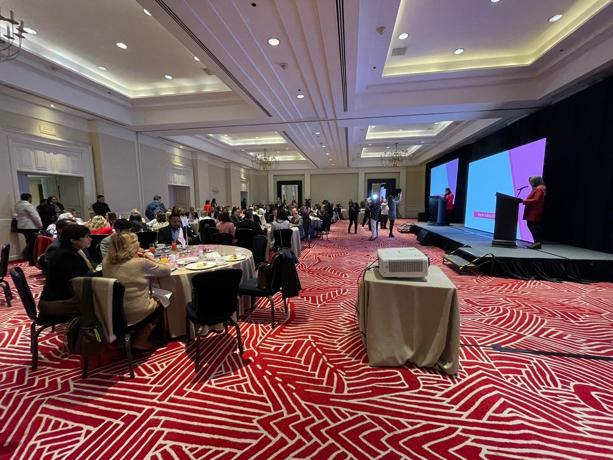 En unos minutos participaré en la Toma de Protesta de la Mesa Directiva de <a href="/AFEETMex/">Afeet Nacional</a>, asociación que desde hace 52 años enaltece el importante papel de las mujeres en el sector turístico.