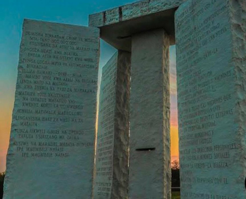 En georgia hay un monumento en 8 idiomas sobre como reconstruir la sociedad en caso del fin del mundo
