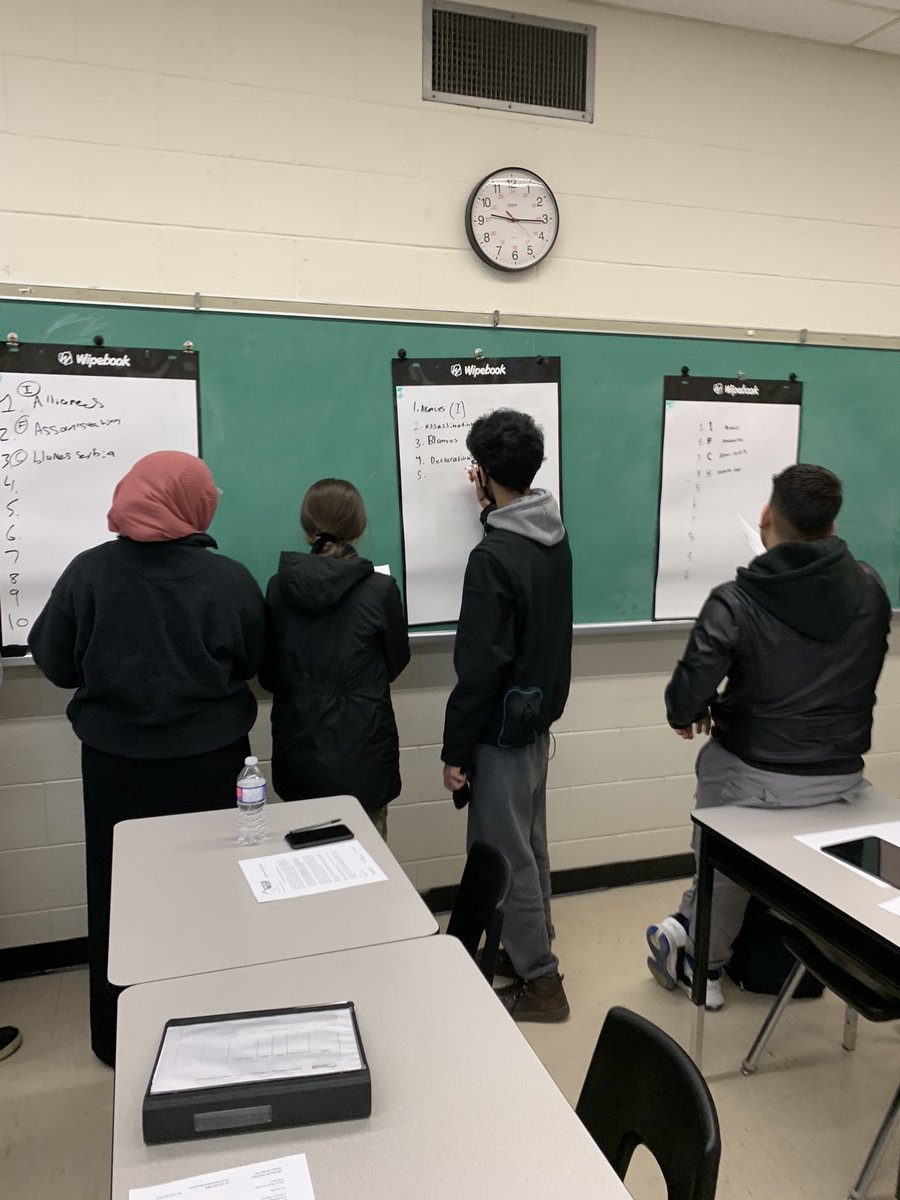 evendent's tweet photo. @WestminsterSS Gr 10 students using historical thinking skills to “decode the puzzle” in a #thinkingclassroom. Thank you @Wipebook for providing the VNPS! @R_Caporicci @pgliljedahl @ggininewman https://t.co/fK0HCsaYYR