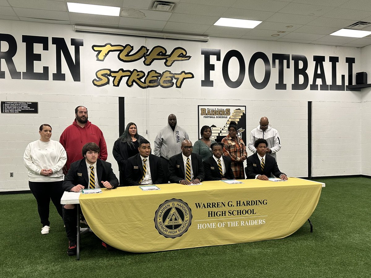 austin_malutic's tweet photo. Warren Harding Football Signing Day!!!

Cayden Murphy - Wheeling WV University. 

Tamairi Jackson - Westminster 

Chris Provitt - Wheeling WV University 

Dalys Jett - Walsh University.   @Malutic_Live https://t.co/zA5kEf4xuu